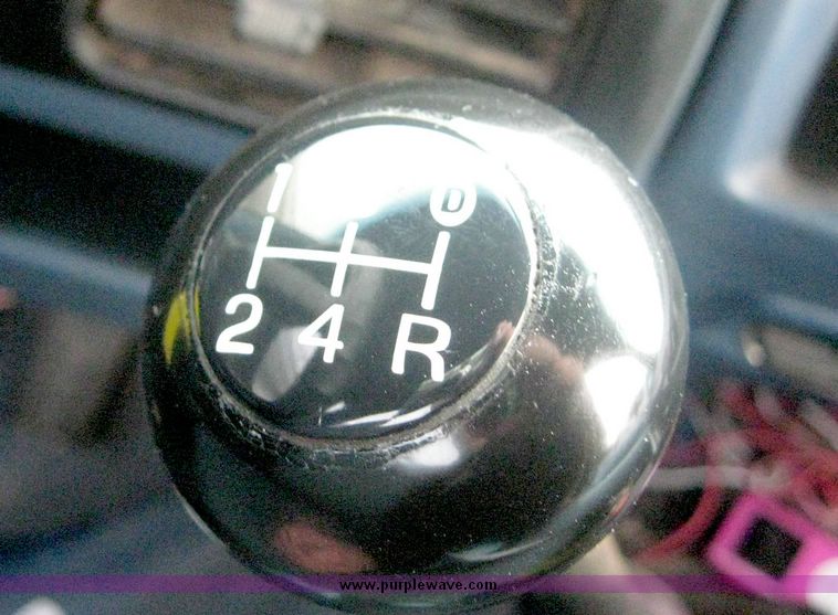 image for item 8640 1994 Ford F150 pickup truck