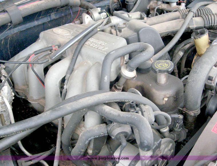 image for item 8640 1994 Ford F150 pickup truck