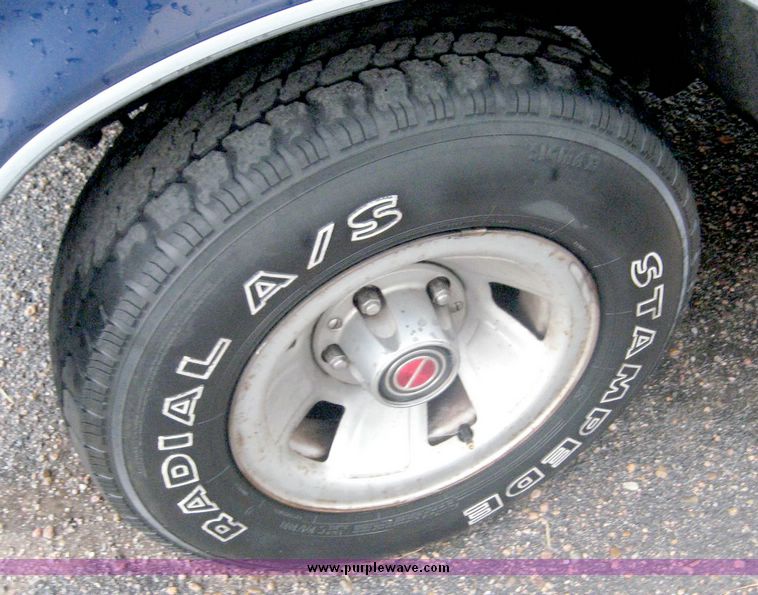 image for item 8640 1994 Ford F150 pickup truck