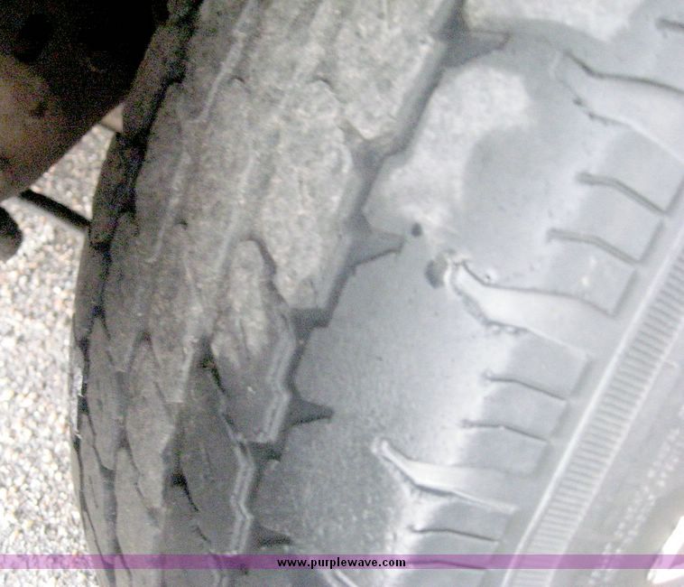 image for item 8640 1994 Ford F150 pickup truck