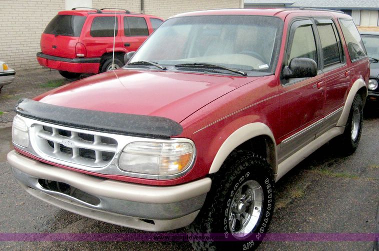 image for item 8642 1997 Ford Explorer