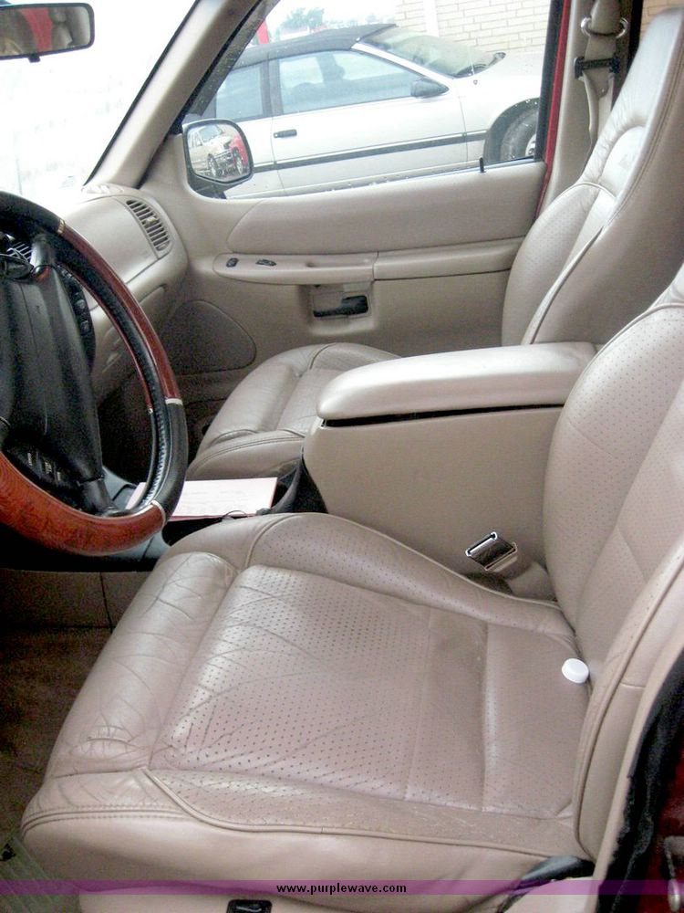 image for item 8642 1997 Ford Explorer