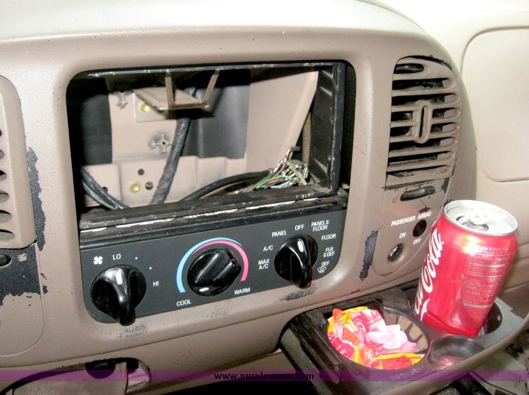 image for item 8644 1998 Ford F150 pickup truck