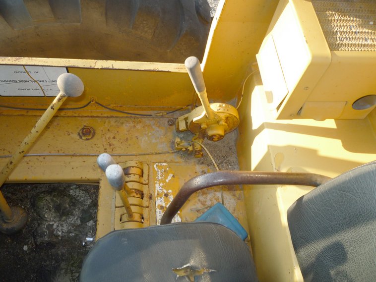 image for item 8817 Galion RT125 rubber tire crane