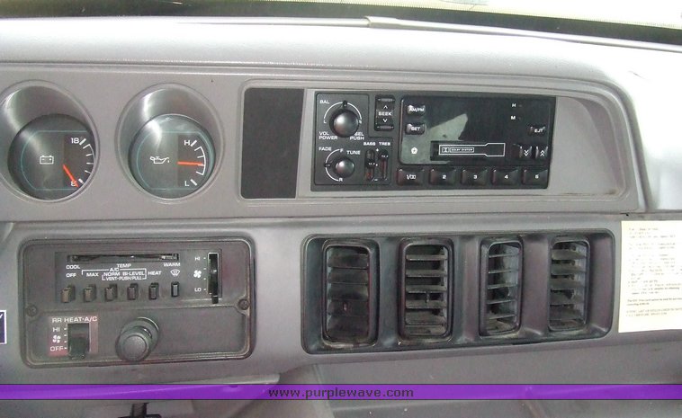 image for item 9513 1994 Dodge Ram Wagon B350