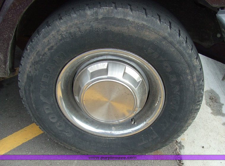 image for item 9513 1994 Dodge Ram Wagon B350