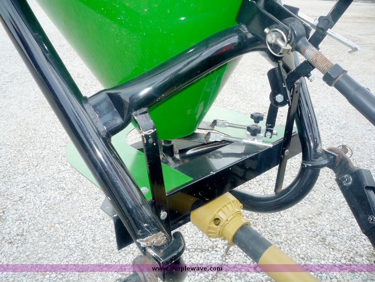 Frontier SS1067B fertilizer spreader in Lawrence, KS Item 4073 sold