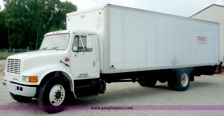 image for item 4077 1992 International 4000 series 4700