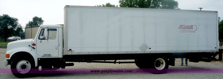 image for item 4077 1992 International 4000 series 4700