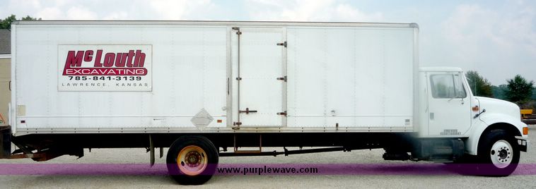 image for item 4077 1992 International 4000 series 4700