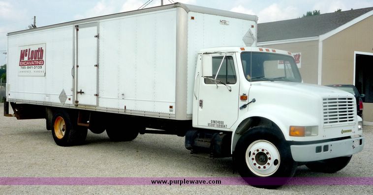 image for item 4077 1992 International 4000 series 4700