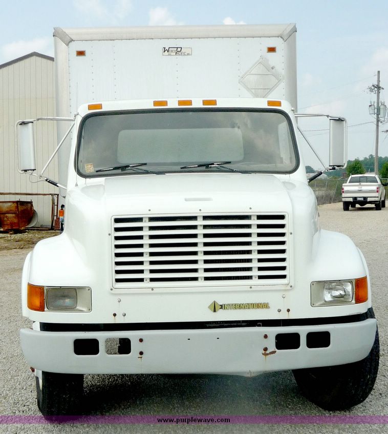 image for item 4077 1992 International 4000 series 4700