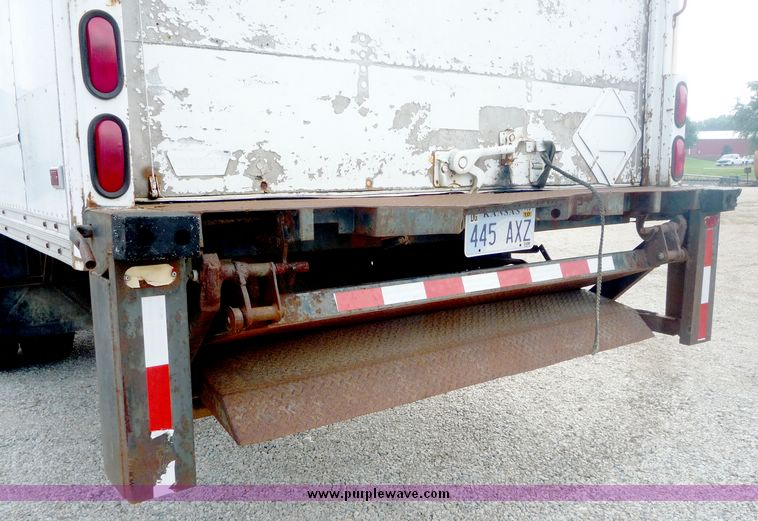 image for item 4077 1992 International 4000 series 4700