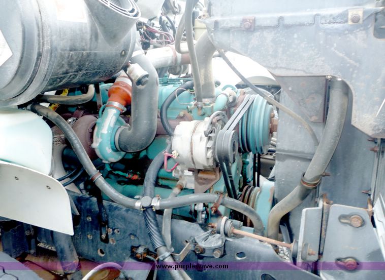 image for item 4077 1992 International 4000 series 4700