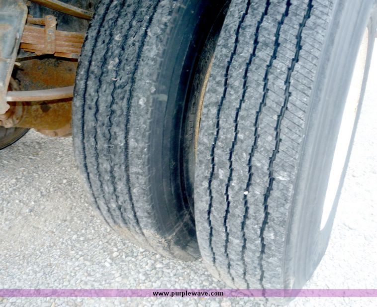 image for item 4077 1992 International 4000 series 4700