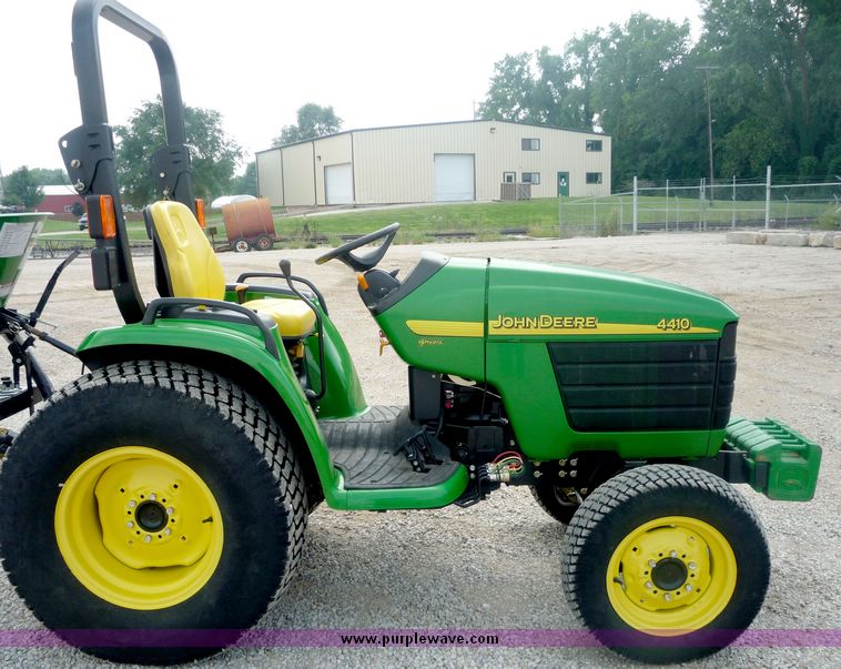 image for item 4078 2004 John Deere 4410 utility tractor