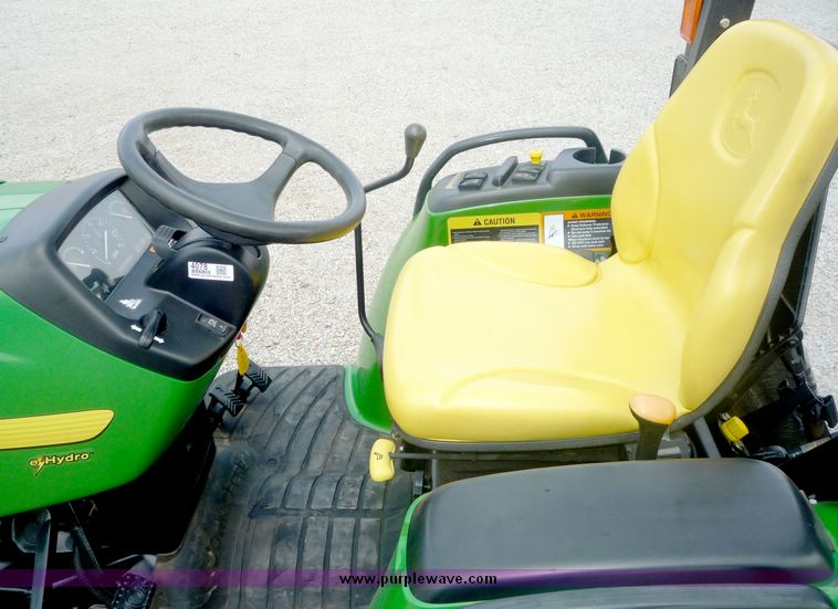 image for item 4078 2004 John Deere 4410 utility tractor