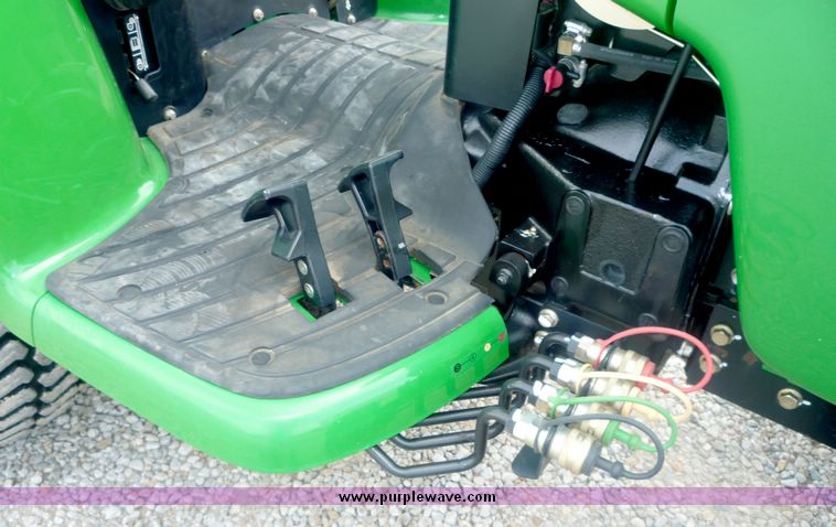 image for item 4078 2004 John Deere 4410 utility tractor