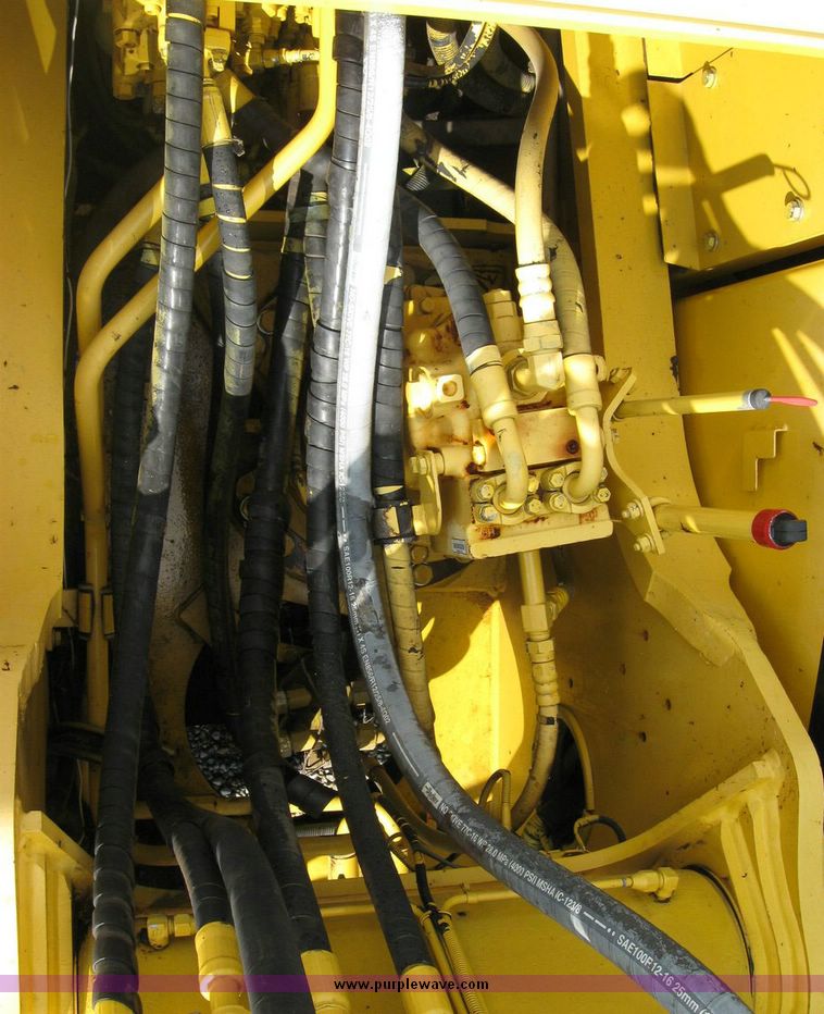 image for item 5961 2003 Komatsu PC220LC excavator