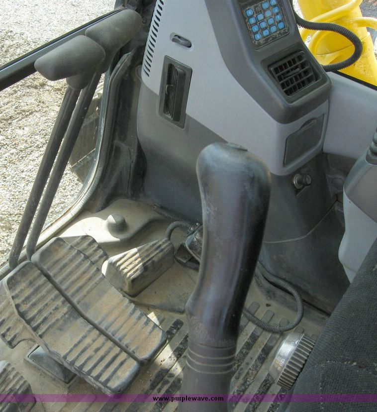 image for item 5961 2003 Komatsu PC220LC excavator