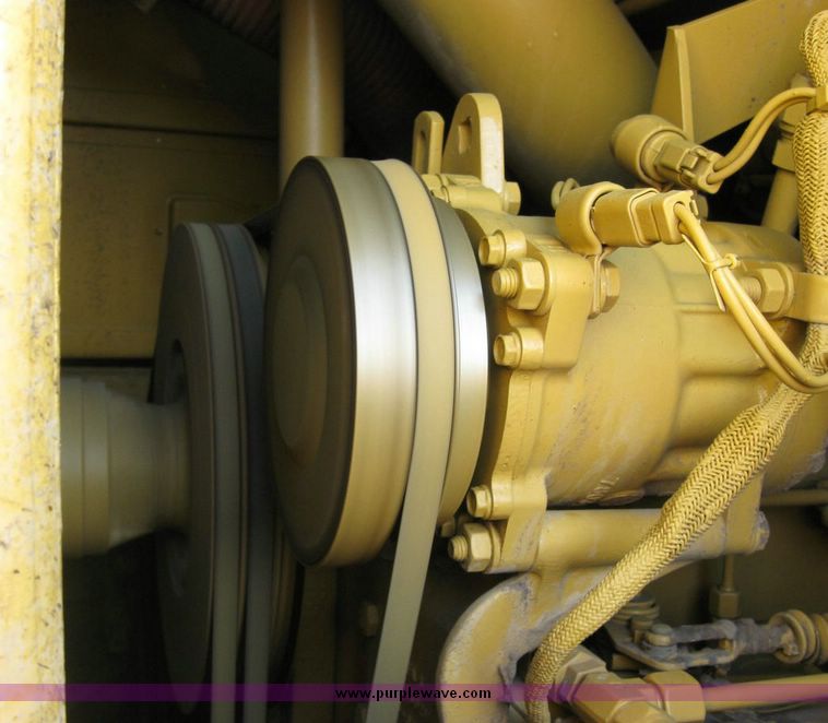 image for item 5963 2000 Caterpillar 963C track loader