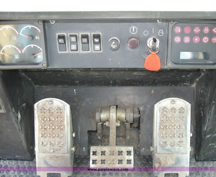 image for item 5963 2000 Caterpillar 963C track loader