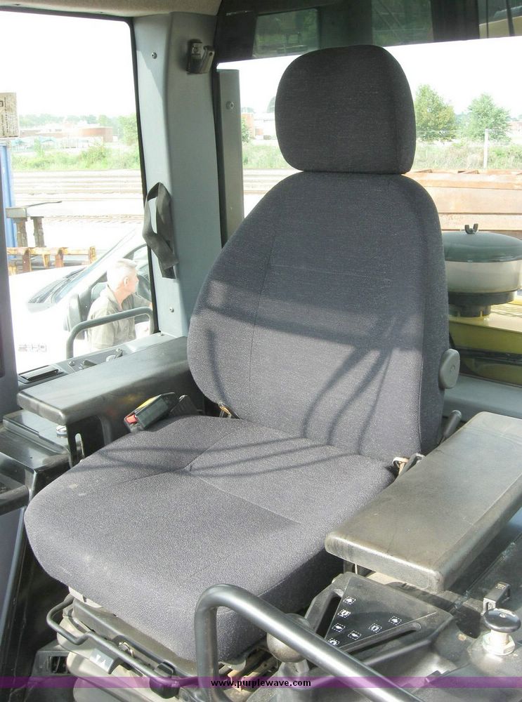 image for item 5964 2004 Caterpillar 953C track loader