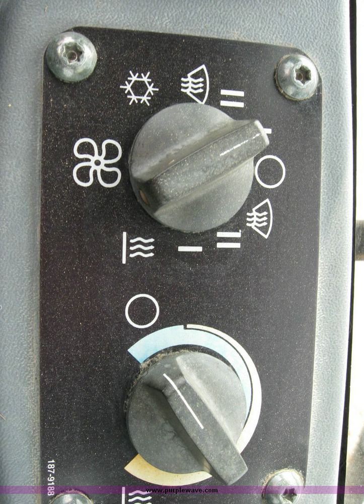 image for item 5964 2004 Caterpillar 953C track loader