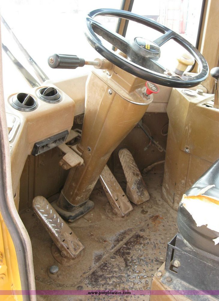 image for item 5965 1986 Caterpillar 926E wheel loader