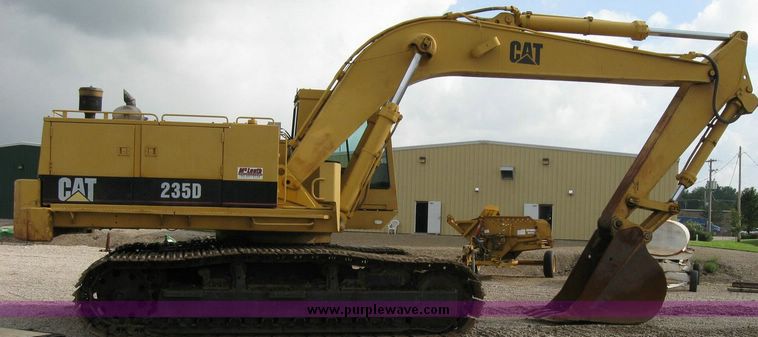 image for item 5966 1993 Caterpillar 235D excavator