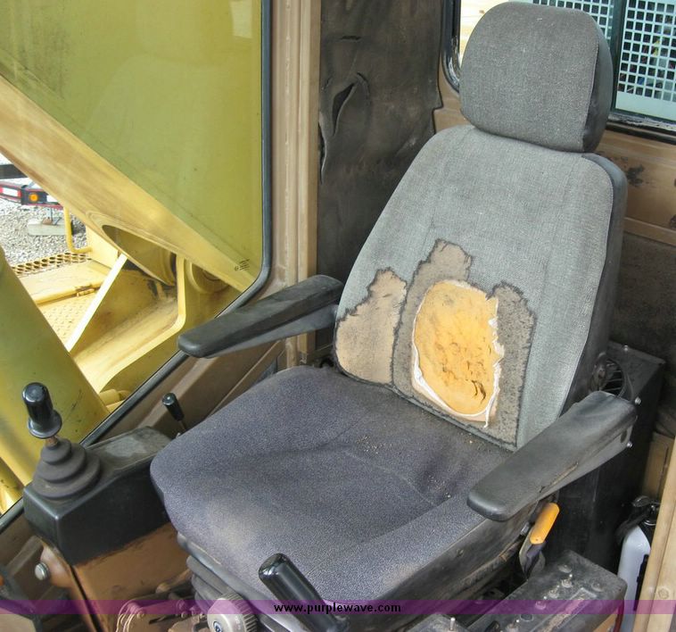 image for item 5966 1993 Caterpillar 235D excavator