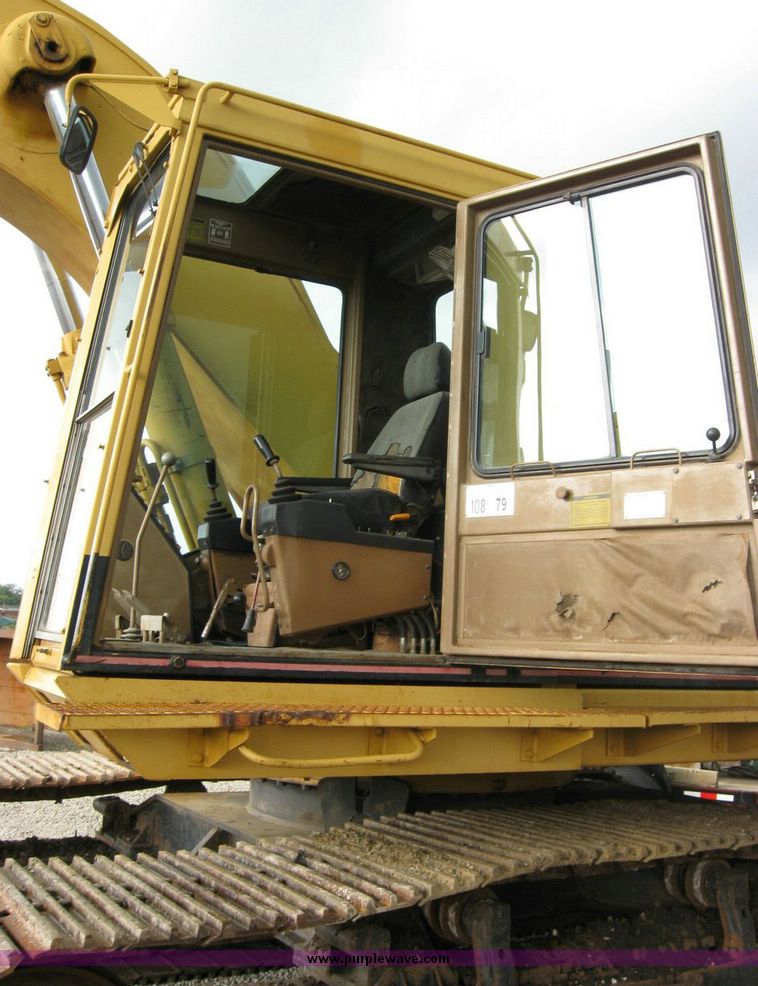 image for item 5966 1993 Caterpillar 235D excavator