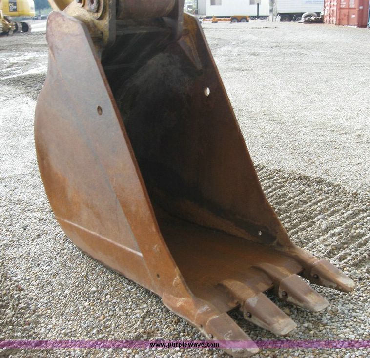 image for item 5966 1993 Caterpillar 235D excavator