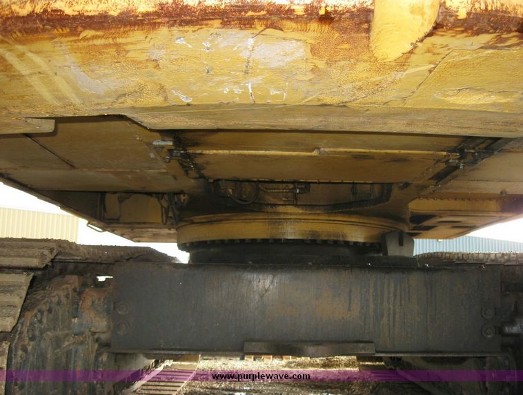 image for item 5966 1993 Caterpillar 235D excavator