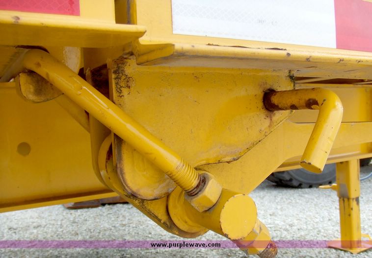 image for item 5968 2006 Trail King TKT24-2800 tandem axle tilt trailer