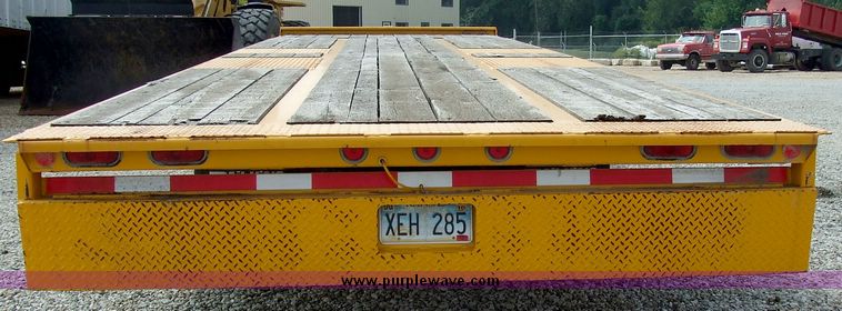 image for item 5968 2006 Trail King TKT24-2800 tandem axle tilt trailer