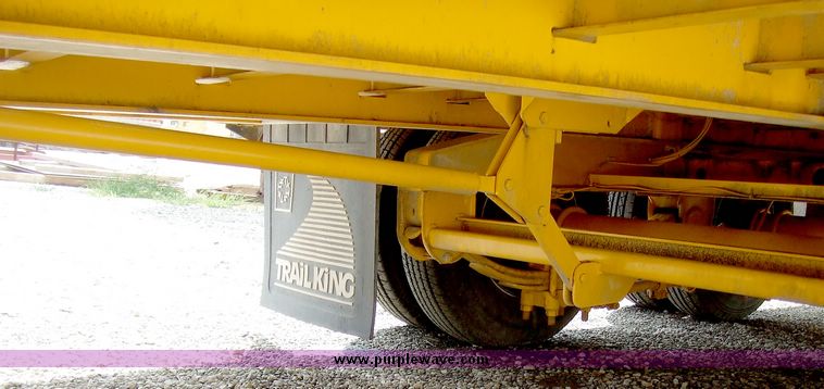 image for item 5968 2006 Trail King TKT24-2800 tandem axle tilt trailer