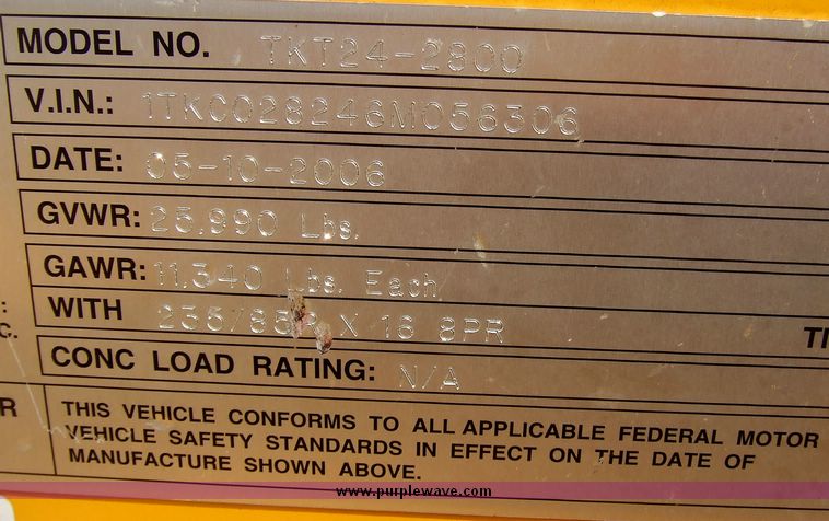 image for item 5968 2006 Trail King TKT24-2800 tandem axle tilt trailer