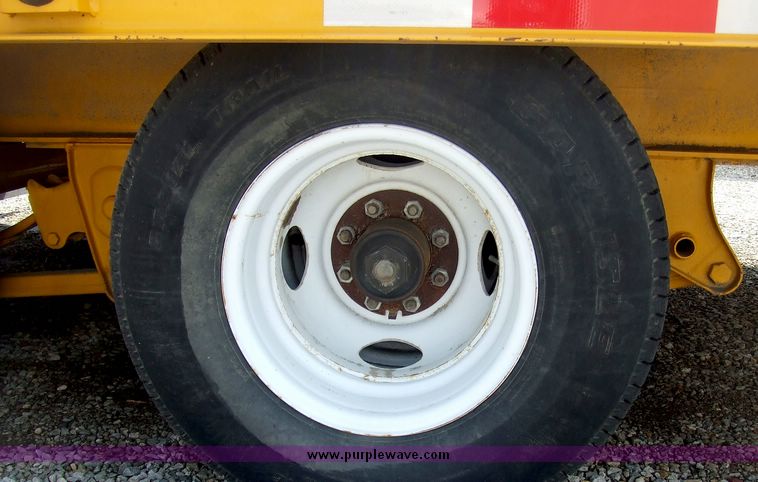 image for item 5968 2006 Trail King TKT24-2800 tandem axle tilt trailer