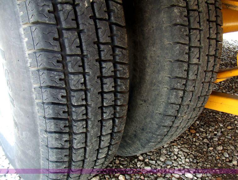 image for item 5968 2006 Trail King TKT24-2800 tandem axle tilt trailer