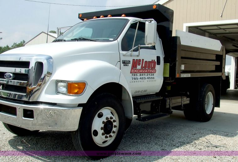 image for item 5969 2004 Ford F650 XL Super duty dump truck