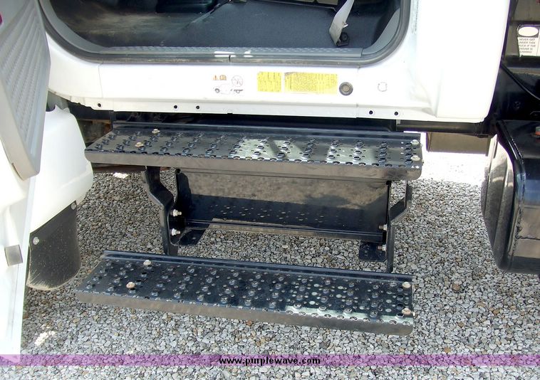 image for item 5969 2004 Ford F650 XL Super duty dump truck