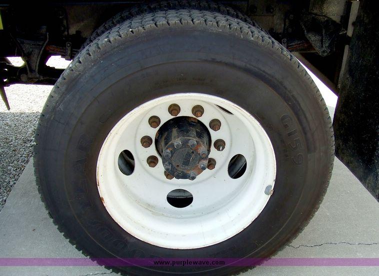 image for item 5969 2004 Ford F650 XL Super duty dump truck