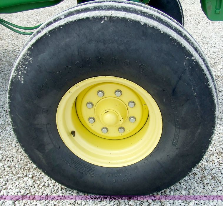 image for item 5970 2003 John Deere 7320 tractor