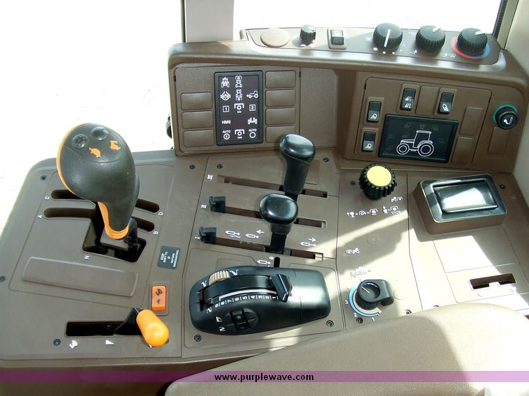 image for item 5970 2003 John Deere 7320 tractor