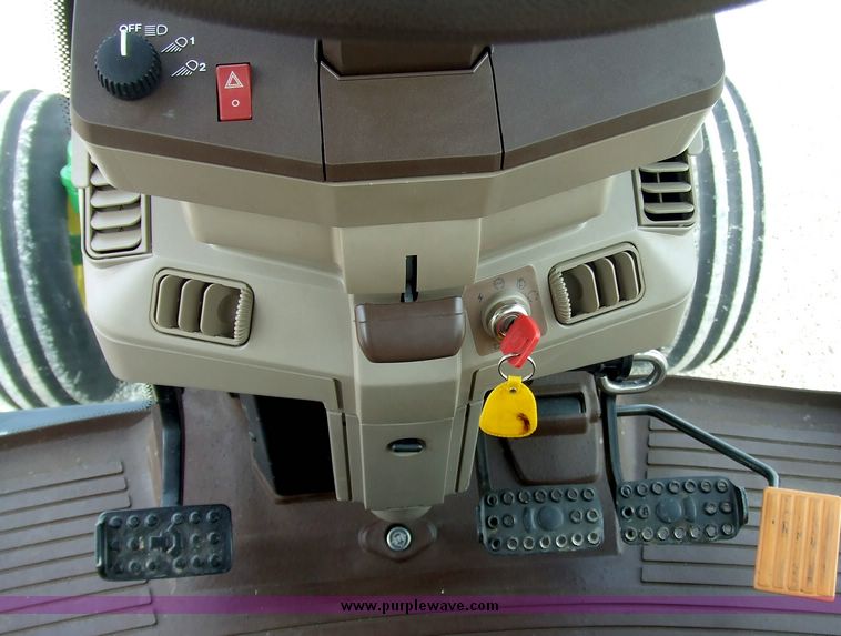 image for item 5970 2003 John Deere 7320 tractor