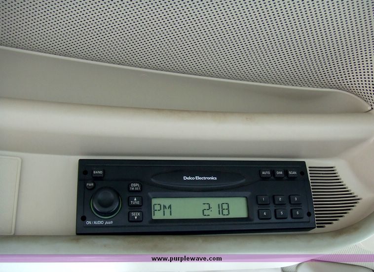 image for item 5970 2003 John Deere 7320 tractor