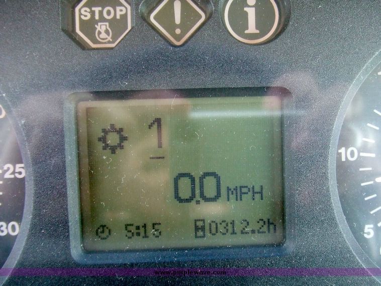 image for item 5970 2003 John Deere 7320 tractor