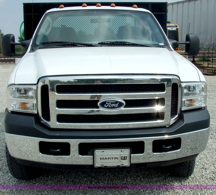 image for item 5971 2006 Ford F350 XLT Super duty flatbed truck