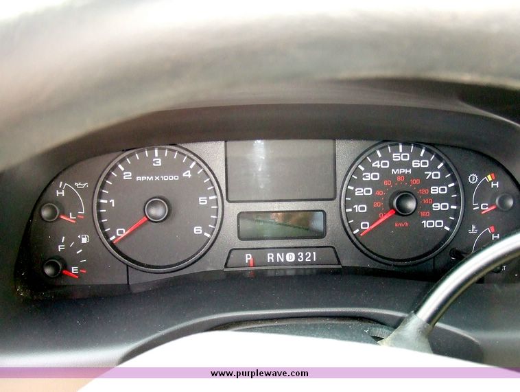 image for item 5971 2006 Ford F350 XLT Super duty flatbed truck